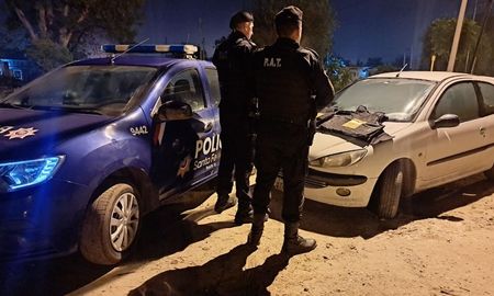 encontro su auto robado hace 6 meses, aviso a la policia y adentro habia dos chalecos antibalas encontro su auto robado hace 6 meses, aviso a la policia y adentro habia dos chalecos antibalas