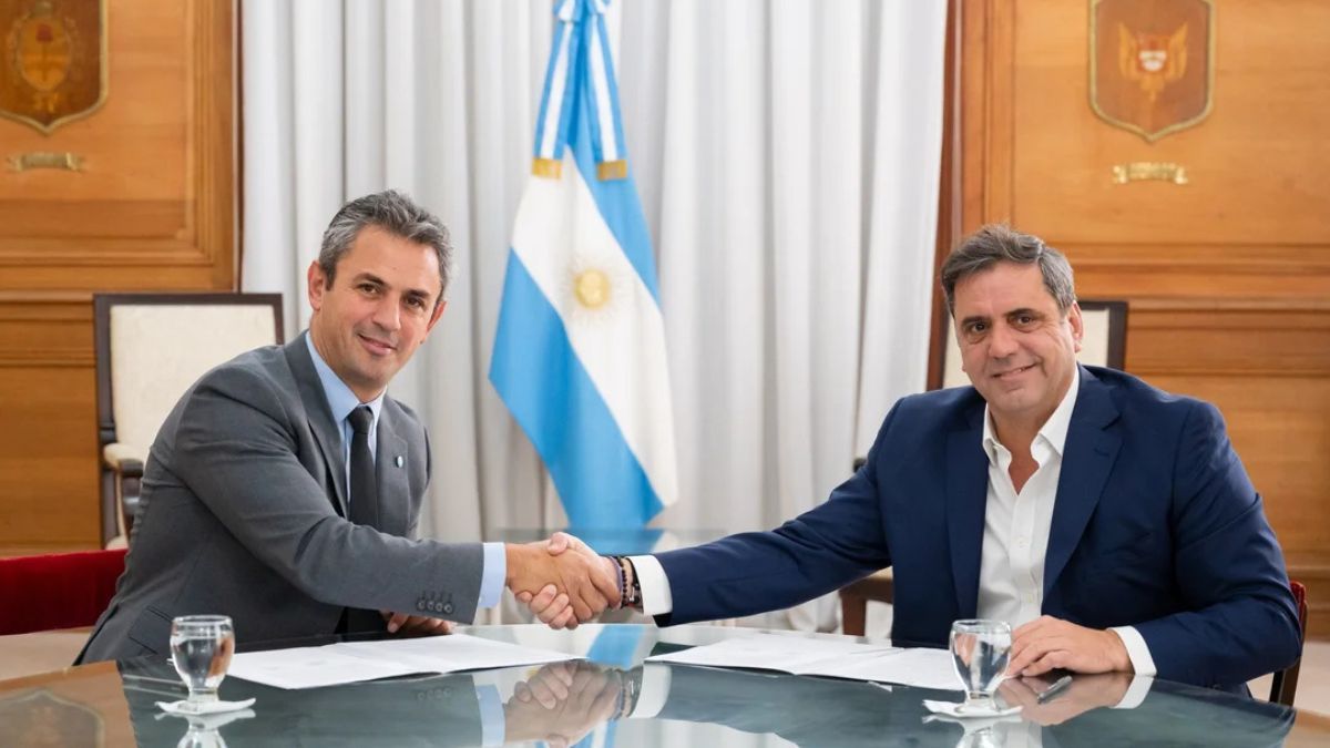Martín Menem, Presidente de la Cámara de Diputados, y Lisandro Catalán, Vicejefe de Gabinete, apuntan a educar a la población respecto a la Boleta Única rumbo a las elecciones legislativas Martín Menem, Presidente de la Cámara de Diputados, y Lisandro Catalán, Vicejefe de Gabinete, apuntan a educar a la población respecto a la Boleta Única rumbo a las elecciones legislativas