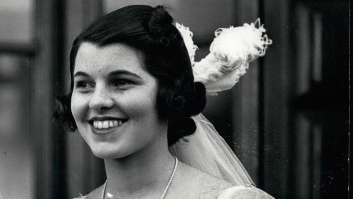Rosemary Kennedy en el baile en el que fue presentada en sociedad ante los reyes del Reino Unido. Rosemary Kennedy en el baile en el que fue presentada en sociedad ante los reyes del Reino Unido.