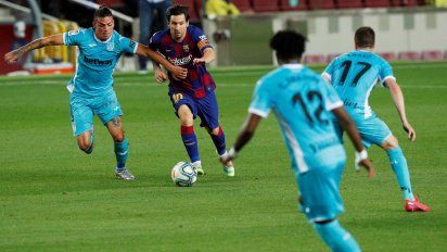 Barcelona visita al Sevilla para despegarse como líder y acercarse al título de La Liga