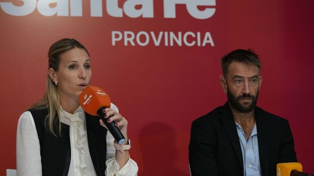 En una conferencia encabezada por la secretaria de Gestión Institucional, Virginia Coudannes, y el director provincial de Investigación Criminal, Rolando Galfrascoli, se informó una nueva detención vinculada al tiroteo en una escuela de San Cristóbal.