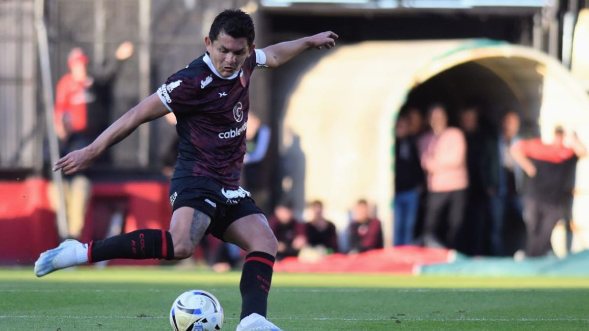 Preocupación en Colón por el Pulga Rodríguez: arrastra una molestia muscular y está en duda para jugar con San Telmo.