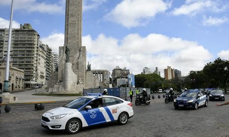 coronavirus: en el primer dia de cuarentena obligatoria, dos detenidos en rosario por no acatar la medida coronavirus: en el primer dia de cuarentena obligatoria, dos detenidos en rosario por no acatar la medida