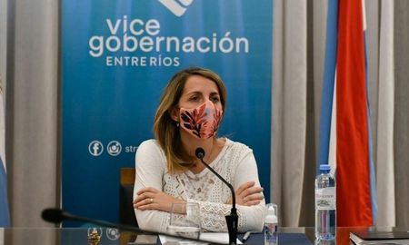 La vicegobernadora de la provincia de Entre Ríos, Laura Stratta, confirmó este miércoles que tiene coronavirus en su cuenta de Instagram. La vicegobernadora de la provincia de Entre Ríos, Laura Stratta, confirmó este miércoles que tiene coronavirus en su cuenta de Instagram.