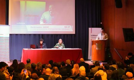 Desde las 14, la Comisión de Declaraciones, Derechos y Garantías llevará adelante su tercera audiencia pública, con más de cien expositores anotados. Según se estima, el encuentro durará como mínimo seis horas. Desde las 14, la Comisión de Declaraciones, Derechos y Garantías llevará adelante su tercera audiencia pública, con más de cien expositores anotados. Según se estima, el encuentro durará como mínimo seis horas.