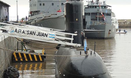 Submarino ARA San Juan en el Apostadero Naval de Buenos Aires, durante una jornada de puertas abiertas en mayo de 2017 por el día de la Armada Argentina. Submarino ARA San Juan en el Apostadero Naval de Buenos Aires, durante una jornada de puertas abiertas en mayo de 2017 por el día de la Armada Argentina.