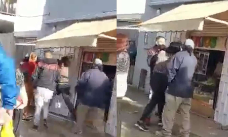 Una discusión en el chat de mamis terminó a las piñas frente a la escuela Una discusión en el chat de mamis terminó a las piñas frente a la escuela