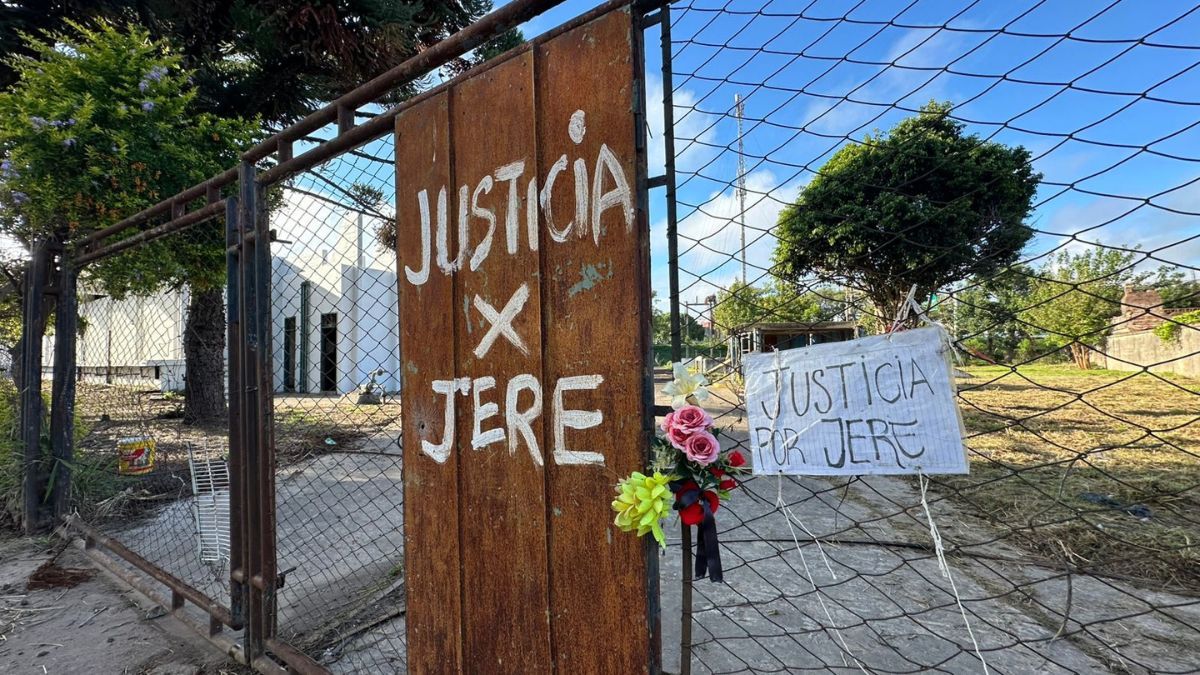 En una de las chapas que forman parte del cerramiento del predio todavía se puede leer la inscripción “Justicia por Jere”