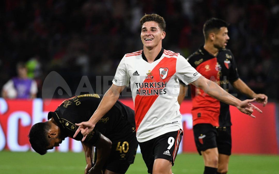 Con una actuación estelar de Julián Álvarez