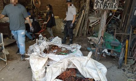 En una chatarrería de barrio Centenario hallaron 280 kilos de cables. En una chatarrería de barrio Centenario hallaron 280 kilos de cables.
