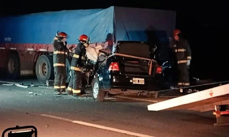 Tragedia en Gualeguaychú: una familia murió tras chocar contra un camión Tragedia en Gualeguaychú: una familia murió tras chocar contra un camión