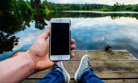 foto: se le cayo el telefono al rio, lo recupera ocho meses despues y se llevo una sorpresa foto: se le cayo el telefono al rio, lo recupera ocho meses despues y se llevo una sorpresa