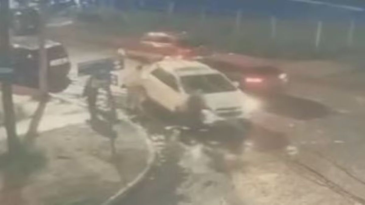 Los registros de las cámaras marcaron el inicio del recorrido de la camioneta blanca.