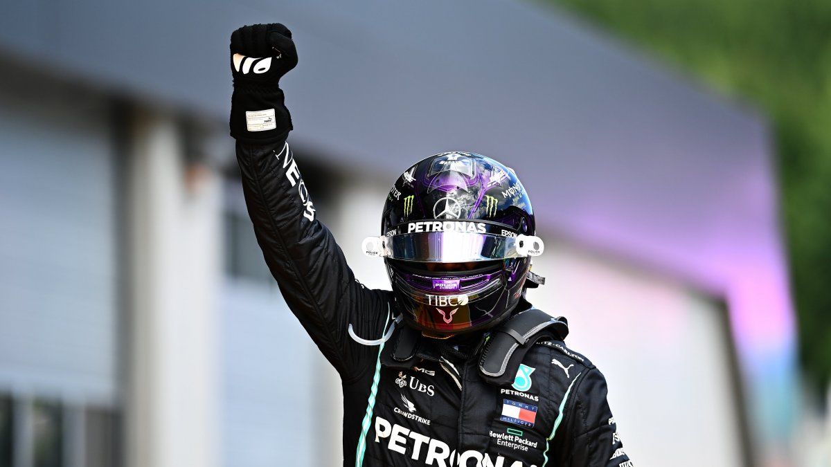 El brit&aacute;nico Lewis Hamilton celebra su triunfo en el GP de Austria en la F&oacute;rmula 1.