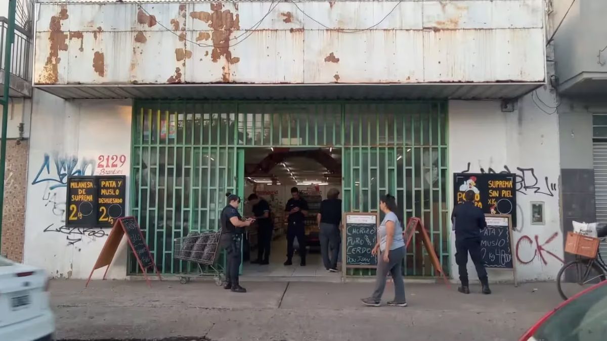 Lo hallaron los dueños del comercio en la cámara frigorífica del local. El hombre se llamaba Nicolás Emilio Maradei y tenía 32 años. 