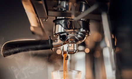 Cuando no se lava frecuentemente la cafetera, el café suele perder su sabor. Cuando no se lava frecuentemente la cafetera, el café suele perder su sabor.