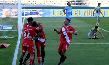 Argentinos Juniors goleó y sueña con la clasificación. Argentinos Juniors goleó y sueña con la clasificación.