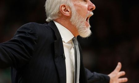 El entrenador de San Antonio Spurs, Gregg Popovich de 71 años, sería uno de los que no podría estar presente para dirigir a su equipo durante la pandemia de coronavirus. El entrenador de San Antonio Spurs, Gregg Popovich de 71 años, sería uno de los que no podría estar presente para dirigir a su equipo durante la pandemia de coronavirus.