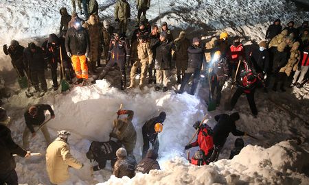 La mayor cantidad de víctimas se registró cuando varios equipos de rescate buscaban desaparecidos de una avalancha anterior. La mayor cantidad de víctimas se registró cuando varios equipos de rescate buscaban desaparecidos de una avalancha anterior.
