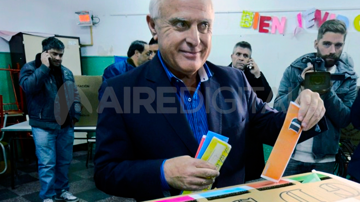 En 2019, el entonces gobernador Miguel Lifschitz era electo diputado provincial y empezaba a conducir la oposición al gobernador electo, Omar Perotti. El covid se cobró la vida del exgobernador, el 9 de mayo de 2021. En 2019, el entonces gobernador Miguel Lifschitz era electo diputado provincial y empezaba a conducir la oposición al gobernador electo, Omar Perotti. El covid se cobró la vida del exgobernador, el 9 de mayo de 2021.