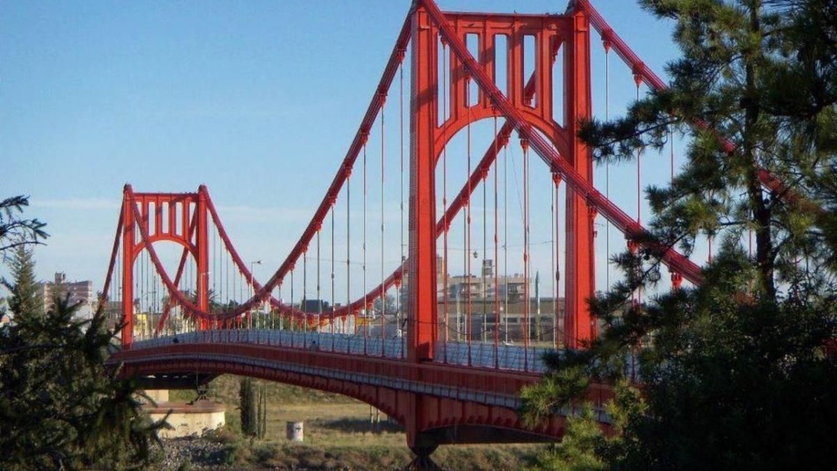 Escapada a una reconocida localidad costera de Buenos Aires con el Golden Gate argentino