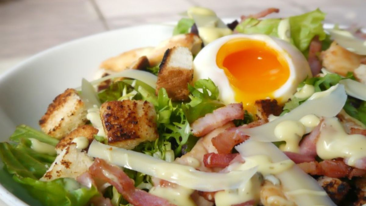 Cómo hacer ensalada César en casa: la receta más fácil y deliciosa