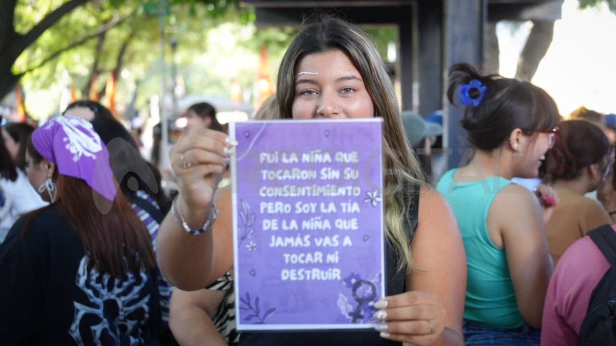 Marcha por el Día Internacional de la Mujer en Santa Fe. Marcha por el Día Internacional de la Mujer en Santa Fe.