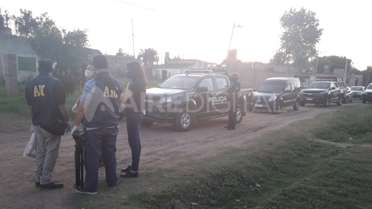 El martes, agentes de la AIC realizaron seis allanamientos para encontrar elementos y detener al remisera.