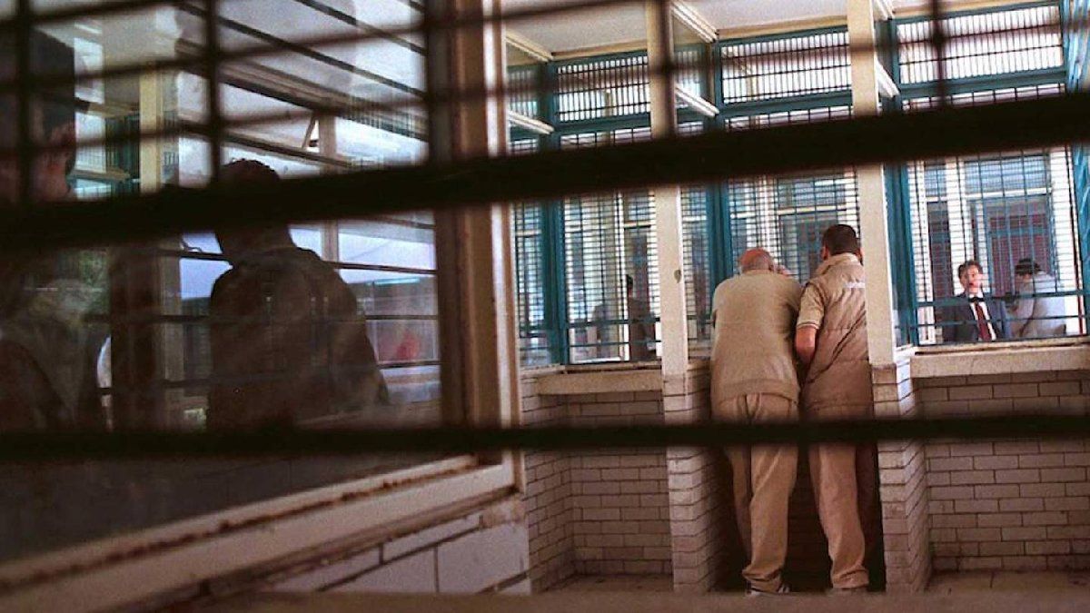 Escapó del arresto domiciliario y pidió ir a la cárcel porque no aguantaba a su mujer