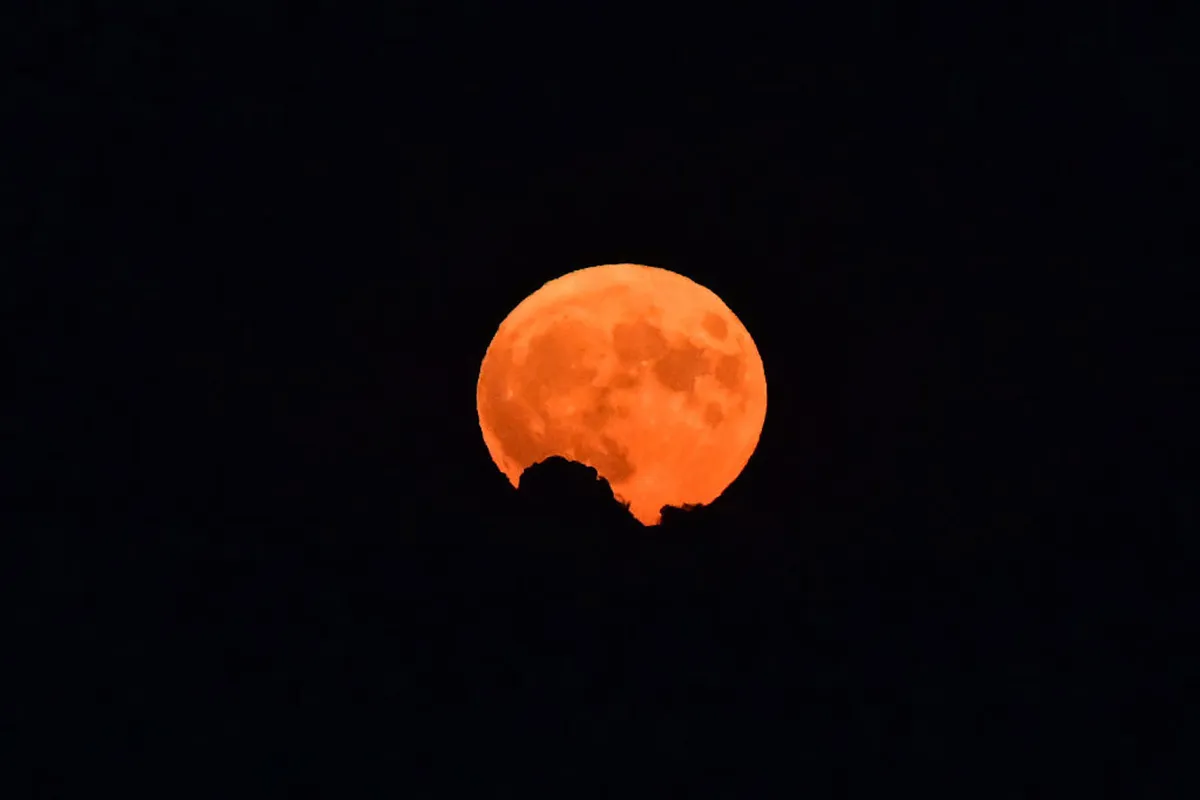 La Luna llena de febrero le brinda oportunidades únicas para mejorar la situación financiera de algunos signos. 
