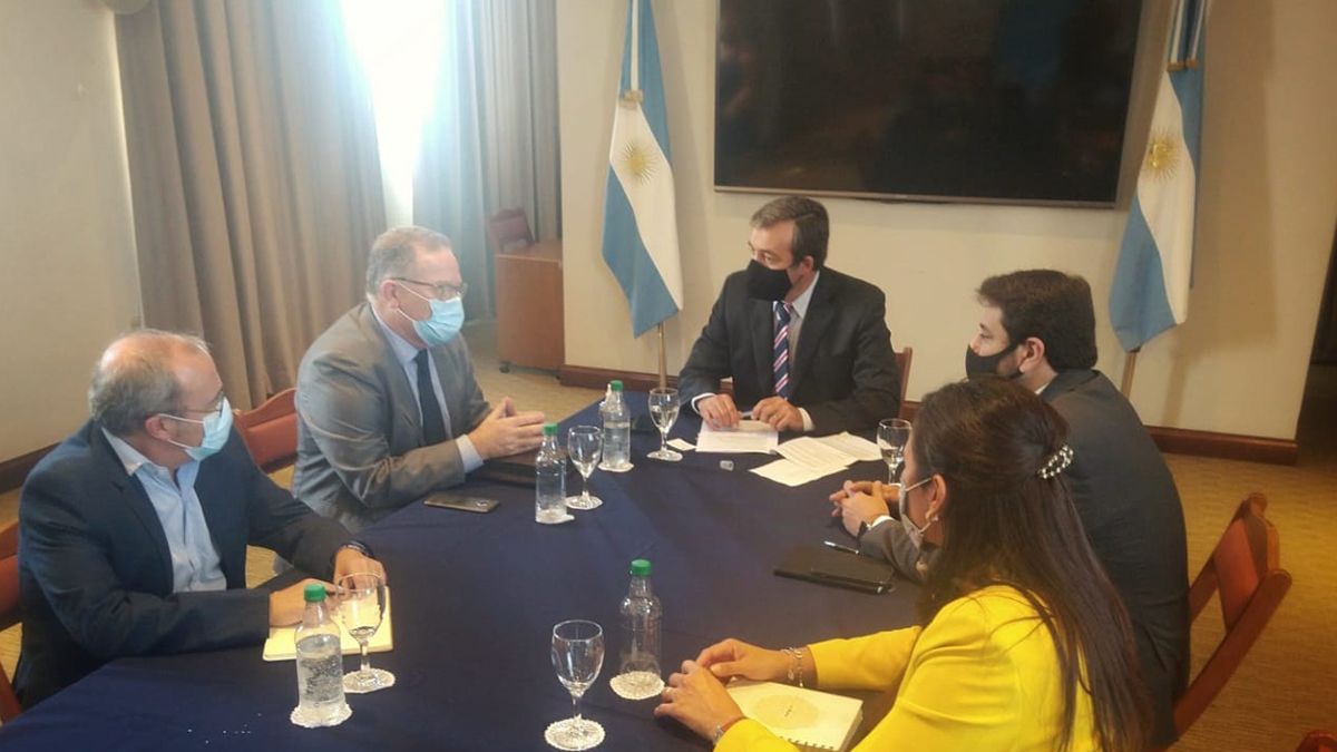 A la salida de la reunión Lagna afirmó que “tuvimos una reunión de trabajo muy positiva con el Ministro de Justicia de la Nación donde abordamos varios temas. El primero era retomar el programa de desarme voluntario que tuvimos que suspender por la pandemia”.