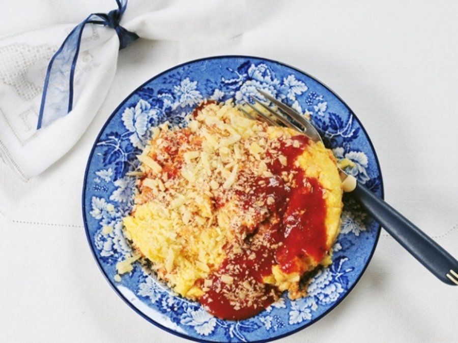 Polenta con salsa bolognesa.