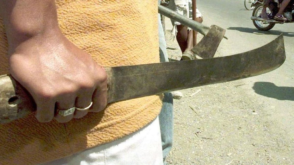 Tuvo una lucha de machetes con su tía