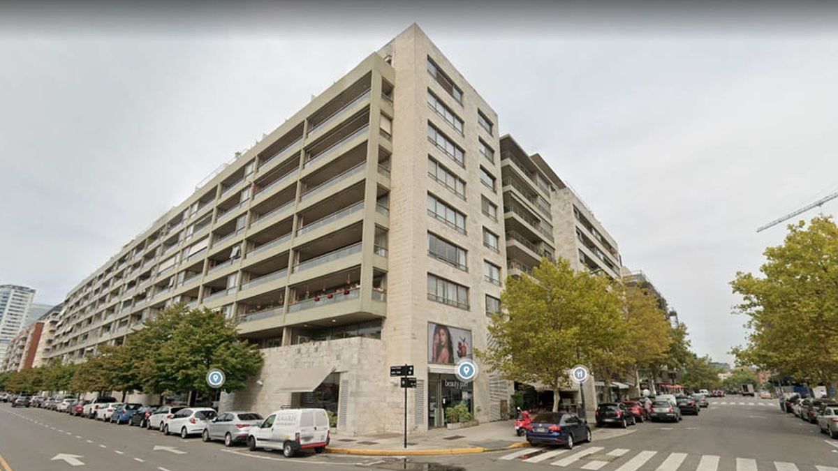 La caída desde un edificio situado en Aimé Painé al 1500 ocurrió a las 22.40 del martes.