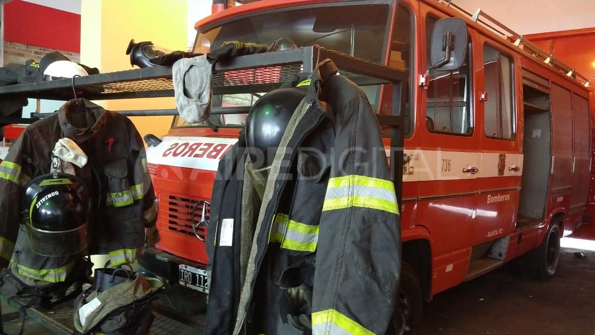 Con dos autobombas y dos camionetas, Bomberos Zapadores da respuesta a los incendios en el Gran Santa Fe