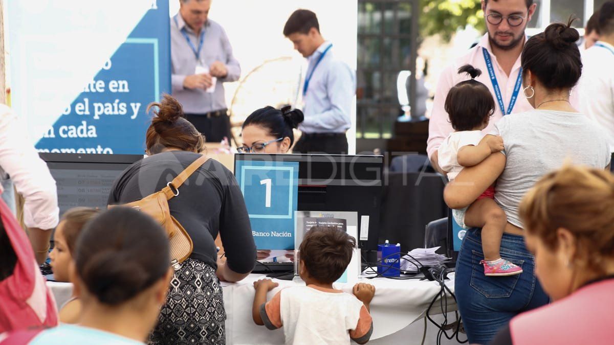 Los operativos de entrega de la Tarjeta AlimentAR en Santo Tomé.