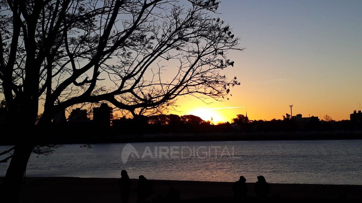 Atardecer en el cielo santafesino.