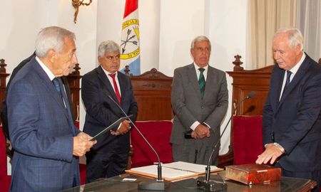 Weder tomó juramento este miércoles en santa Fe. Weder tomó juramento este miércoles en santa Fe.