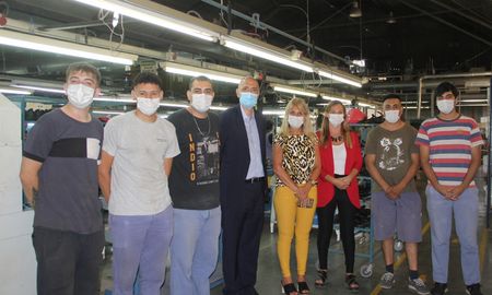El programa implementado por la provincia de Santa Fe busca la generación, mejora y sostenimiento del empleo privado, promoviendo la inserción laboral de jóvenes en situación de desocupación. El programa implementado por la provincia de Santa Fe busca la generación, mejora y sostenimiento del empleo privado, promoviendo la inserción laboral de jóvenes en situación de desocupación.