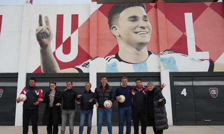 El gesto de Julián Álvarez con un club de Argentina, tras los Juegos Olímpicos: Para que sigan creciendo El gesto de Julián Álvarez con un club de Argentina, tras los Juegos Olímpicos: Para que sigan creciendo
