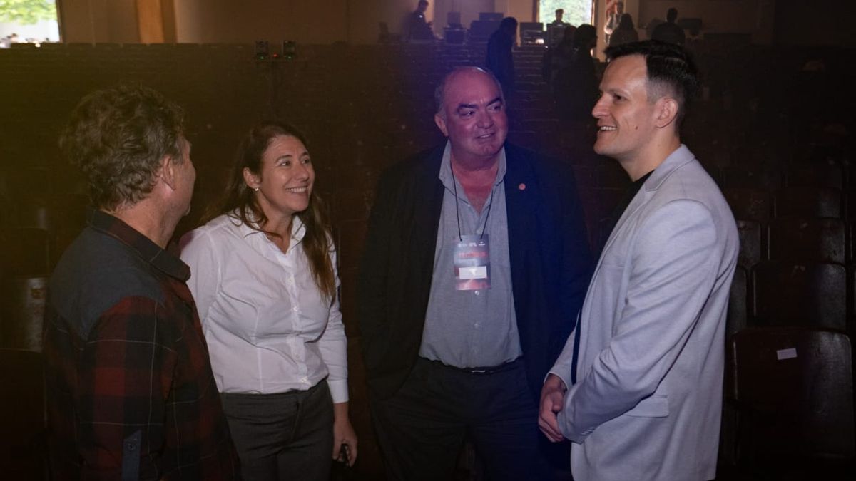 El TEDIND-X reunió a diferentes personalidades de la industria santafesina. El TEDIND-X reunió a diferentes personalidades de la industria santafesina.