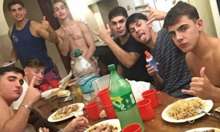 Un cuenta defiende a los rugbiers que mataron a golpes a Fernando Báez Sosa. Un cuenta defiende a los rugbiers que mataron a golpes a Fernando Báez Sosa.