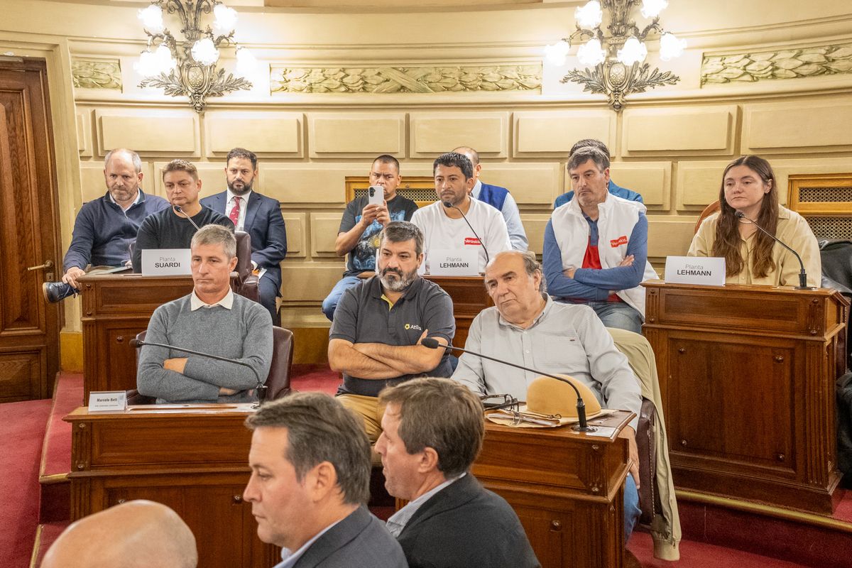 Como parte de las conclusiones, se resolvió avanzar en una convocatoria formal a los responsables de la empresa para que puedan exponer su posición y participar de una mesa de trabajo conjunta. Como parte de las conclusiones, se resolvió avanzar en una convocatoria formal a los responsables de la empresa para que puedan exponer su posición y participar de una mesa de trabajo conjunta.