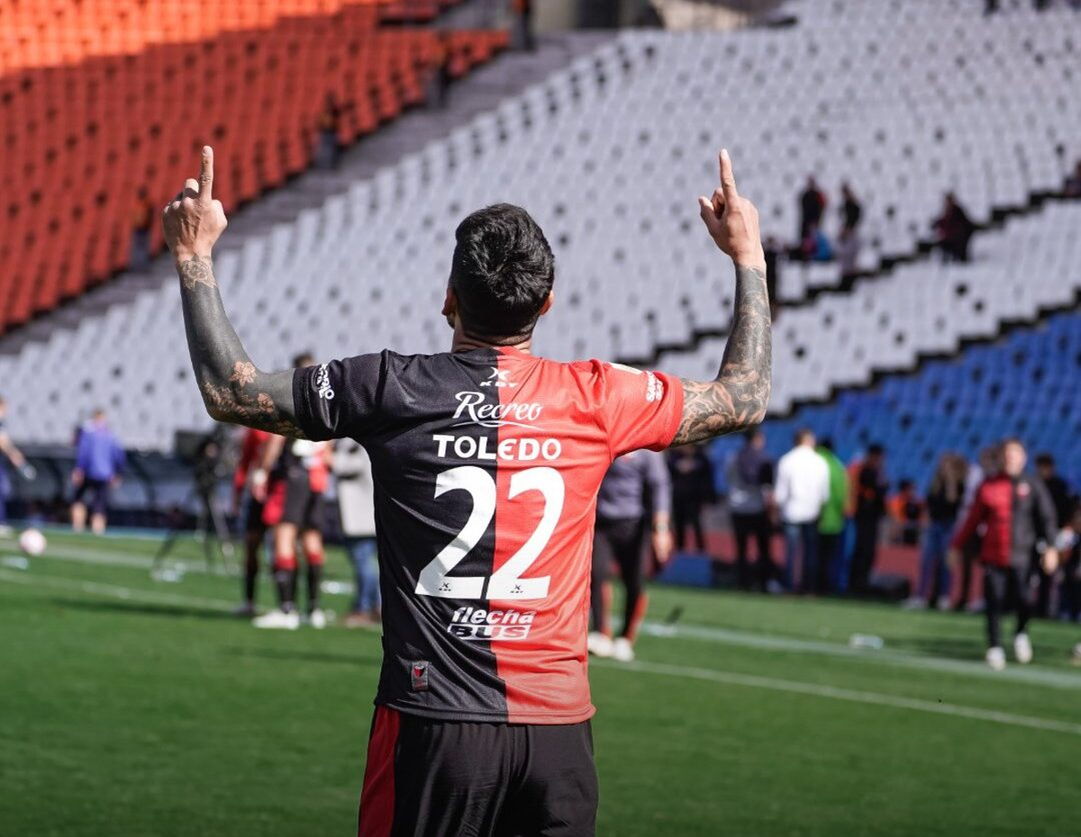 Javier Toledo será titular junto a Wanchope Ábila para recibir a Atlético Tucumán. Javier Toledo será titular junto a Wanchope Ábila para recibir a Atlético Tucumán.