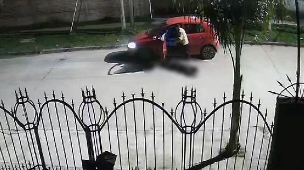 El acusado quedó filmado en las imágenes de la cámara de seguridad de la zona y por eso se lo puedo reconocer.