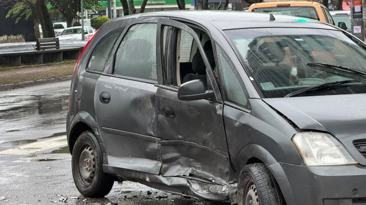 El accidente ocurrió en la intersección de Bulevar y Rivadavia de Santa Fe.