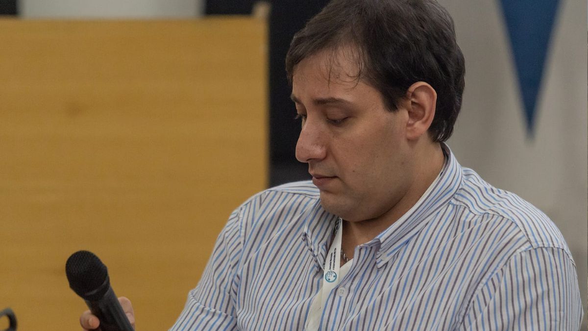 Sebastián Fantini, es ex estudiante y actual docente de la UNL, usuario de silla de ruedas. Sebastián Fantini, es ex estudiante y actual docente de la UNL, usuario de silla de ruedas.