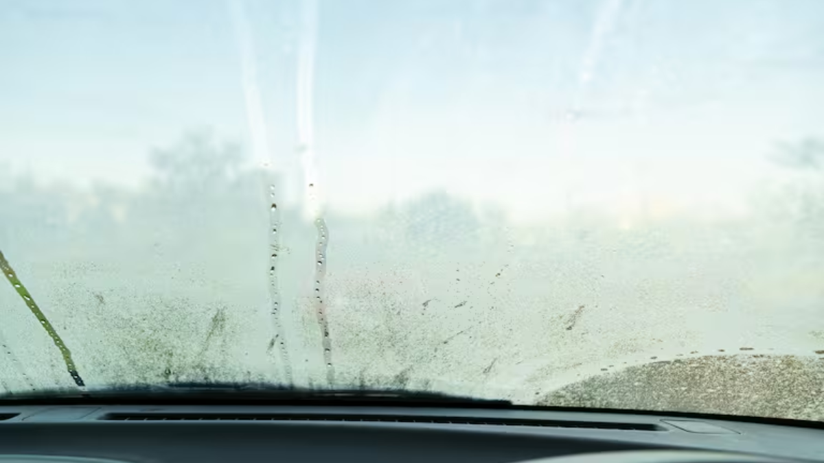 La correcta climatización es fundamental al aprender cómo desempañar el vidrio del auto de forma rápida. La correcta climatización es fundamental al aprender cómo desempañar el vidrio del auto de forma rápida.