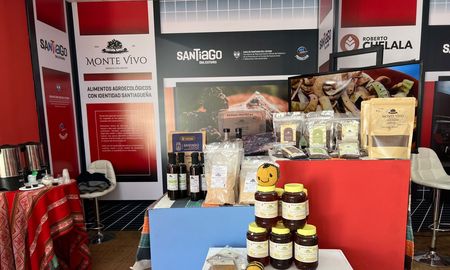 El stand de la Cooperativa Monte Vivo que sorprendió con la utilización de frutos autóctonos de Santiago del Estero. El stand de la Cooperativa Monte Vivo que sorprendió con la utilización de frutos autóctonos de Santiago del Estero.