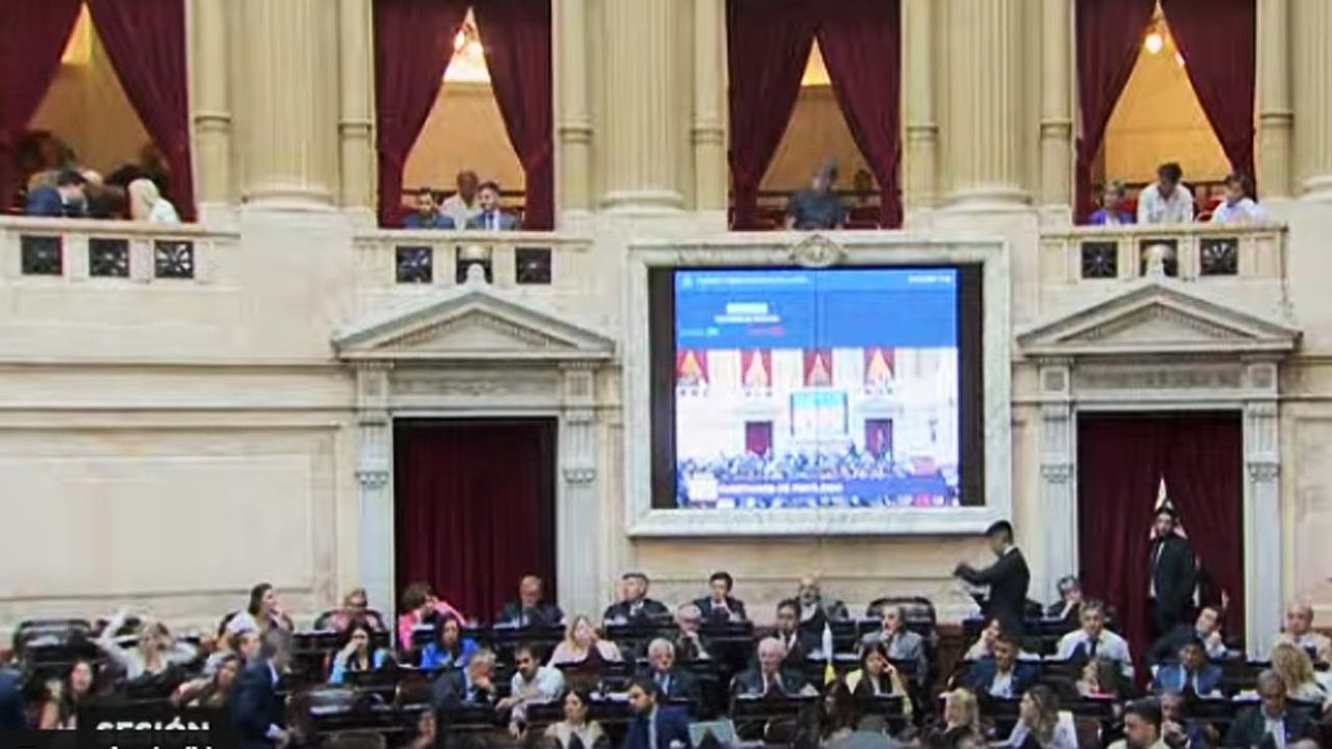 Aún sigue trabada la discusión de los artículos claves que componen el proyecto, que recién se retomará el martes próximo. Aún sigue trabada la discusión de los artículos claves que componen el proyecto, que recién se retomará el martes próximo.